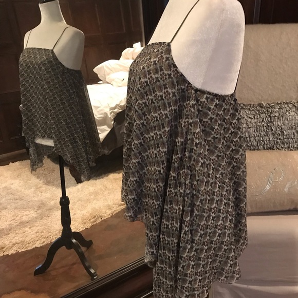 Elizabeth & James sleeveless flowy top, small, NWT - Picture 5 of 8